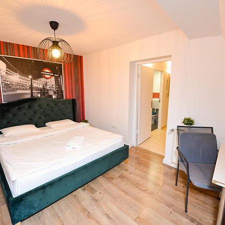The Lincoln Suites - Central Shabbat Friendly Apartments Boekarest Buitenkant foto