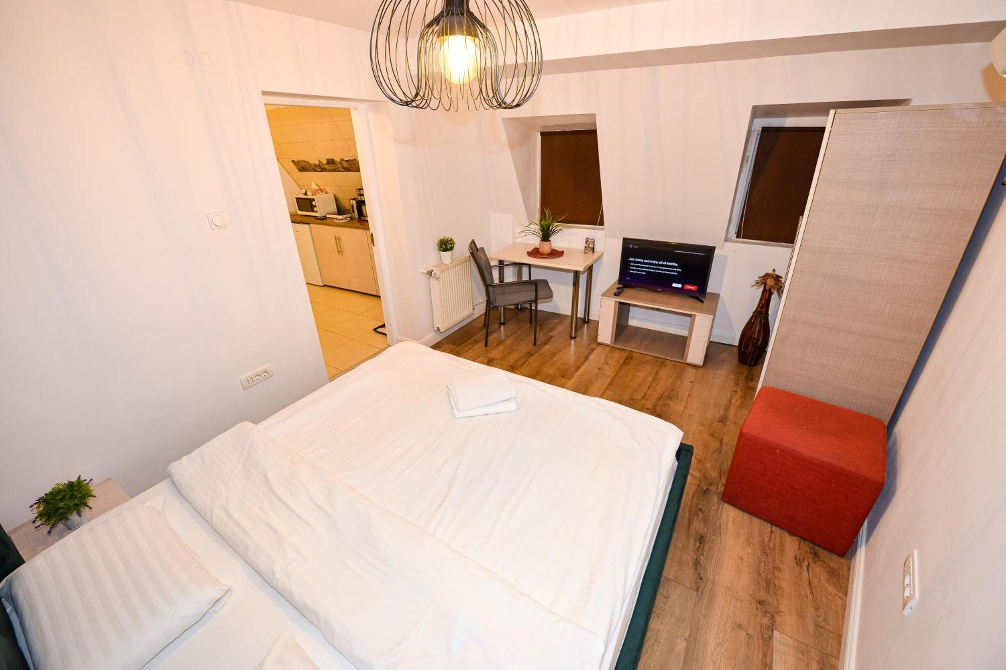 The Lincoln Suites - Central Shabbat Friendly Apartments Boekarest Buitenkant foto