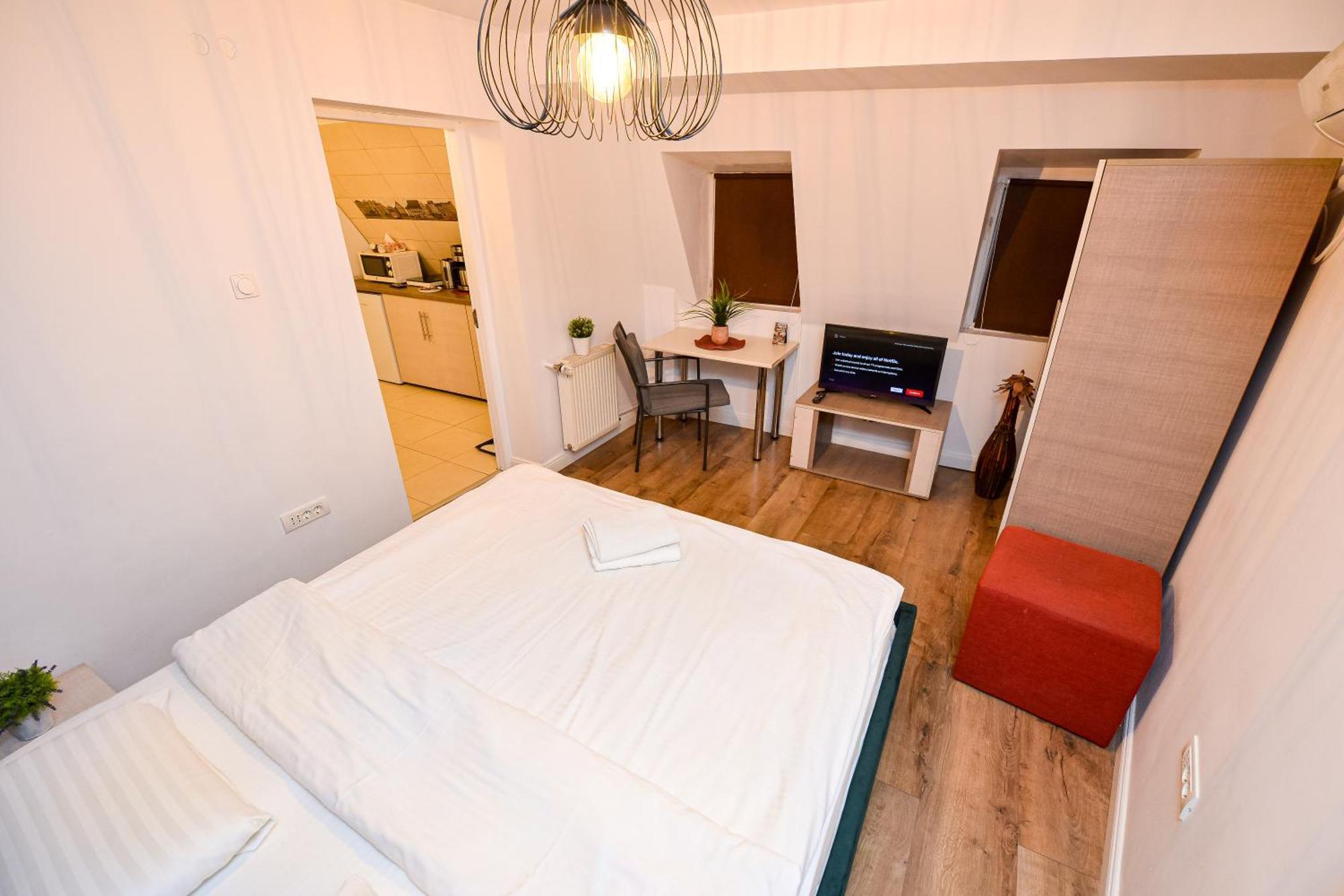 The Lincoln Suites - Central Shabbat Friendly Apartments Boekarest Buitenkant foto
