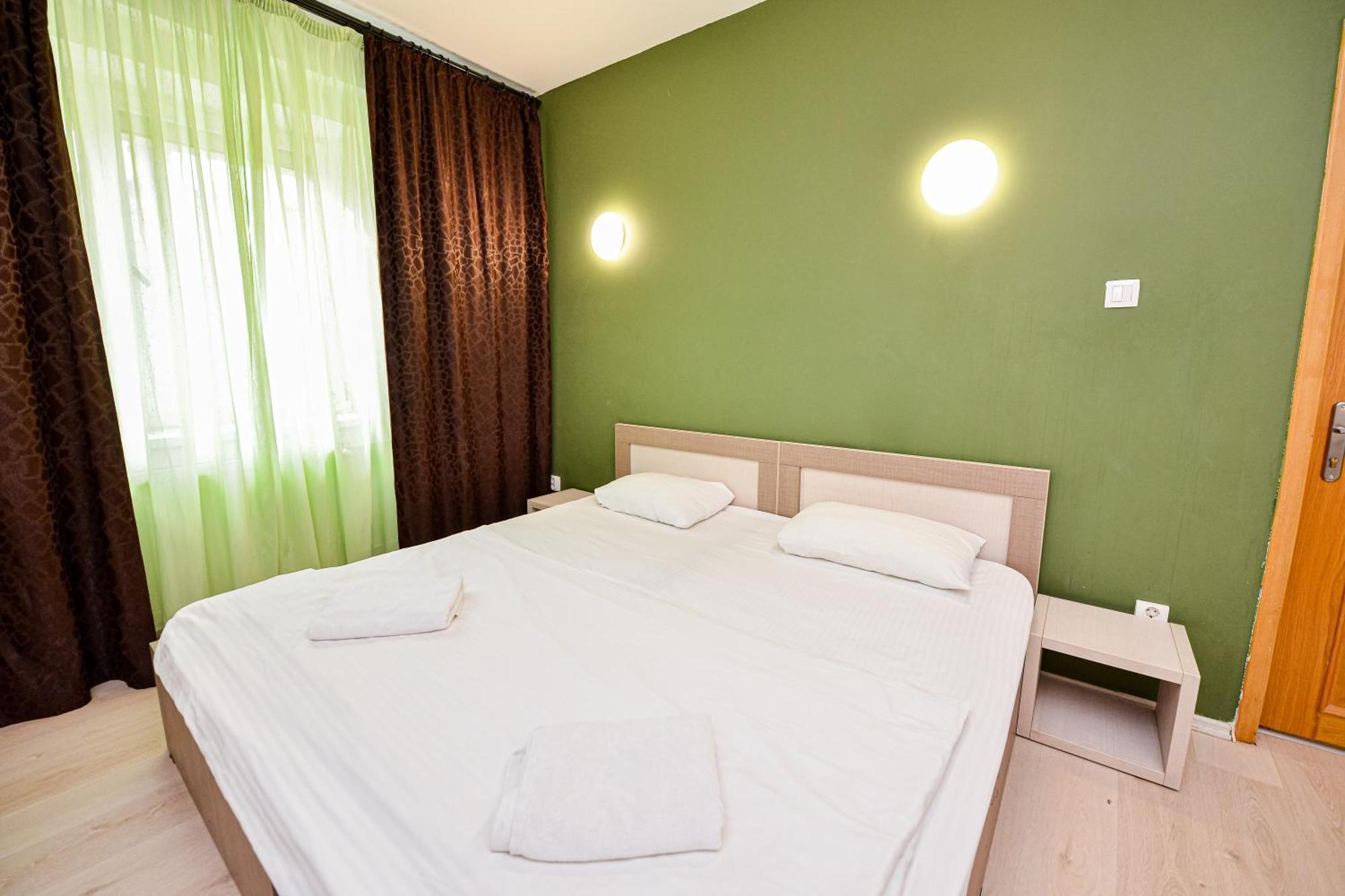 The Lincoln Suites - Central Shabbat Friendly Apartments Boekarest Buitenkant foto
