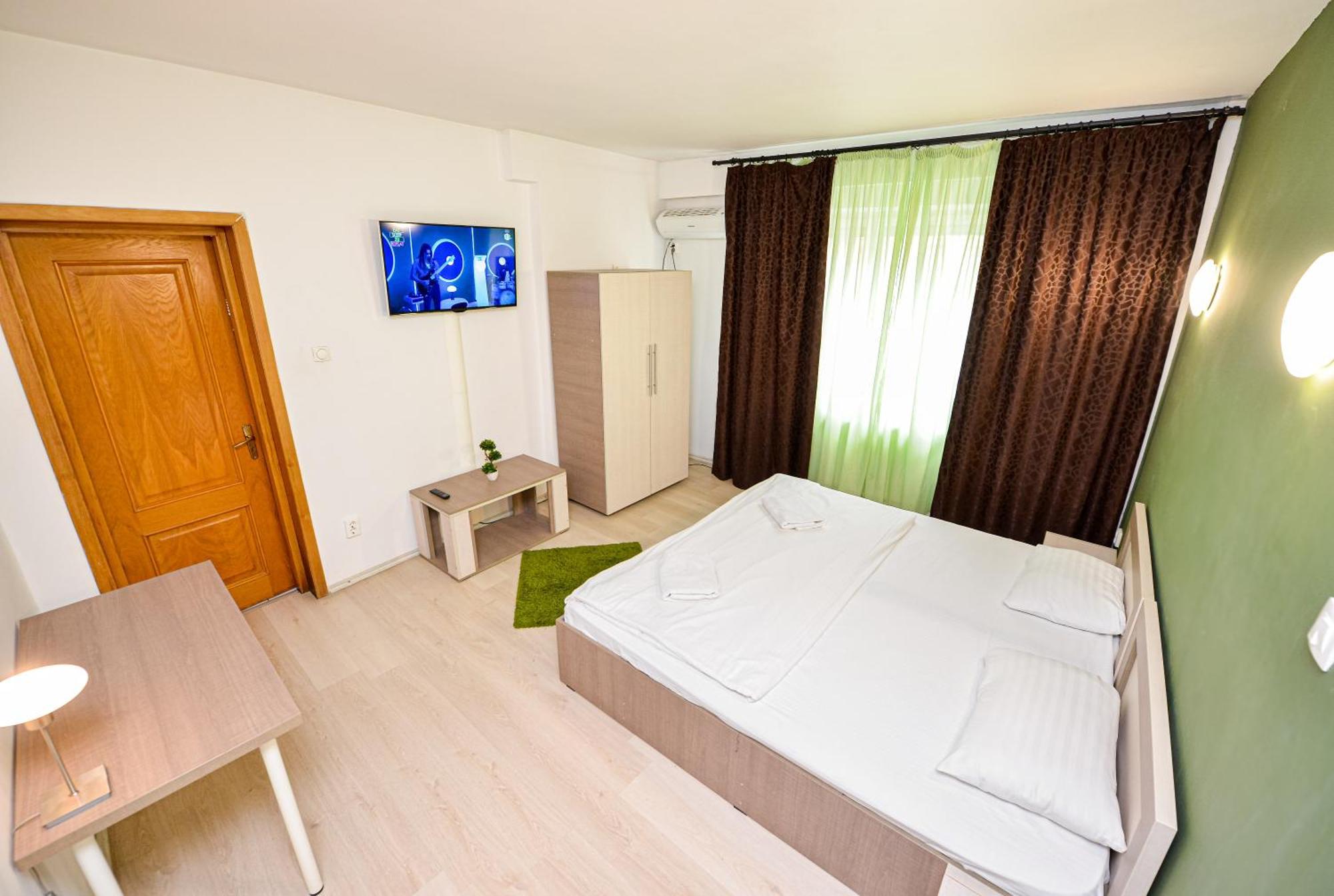 The Lincoln Suites - Central Shabbat Friendly Apartments Boekarest Buitenkant foto