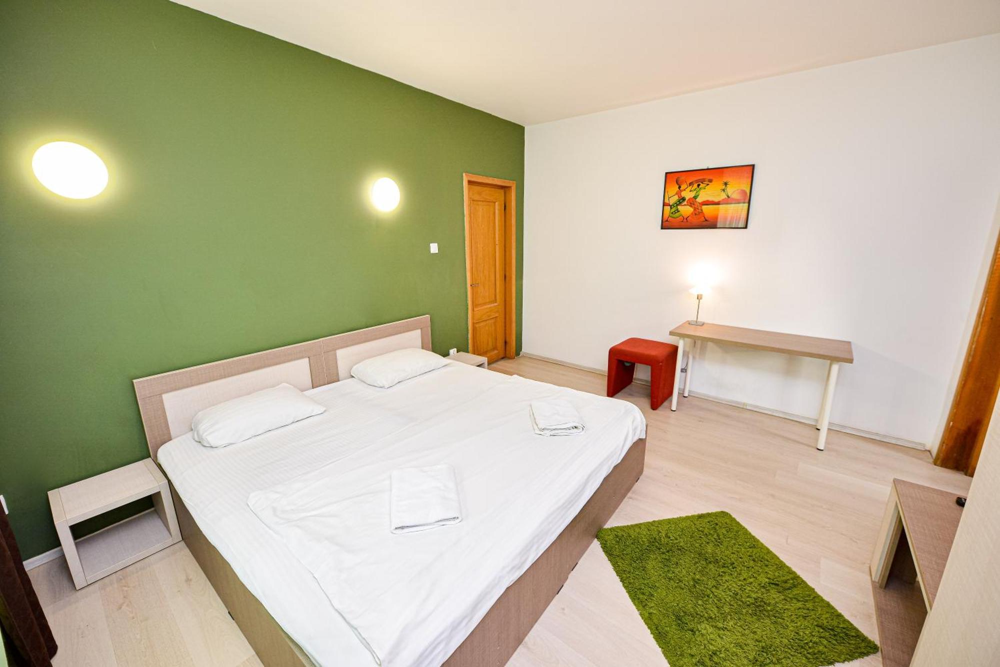 The Lincoln Suites - Central Shabbat Friendly Apartments Boekarest Buitenkant foto