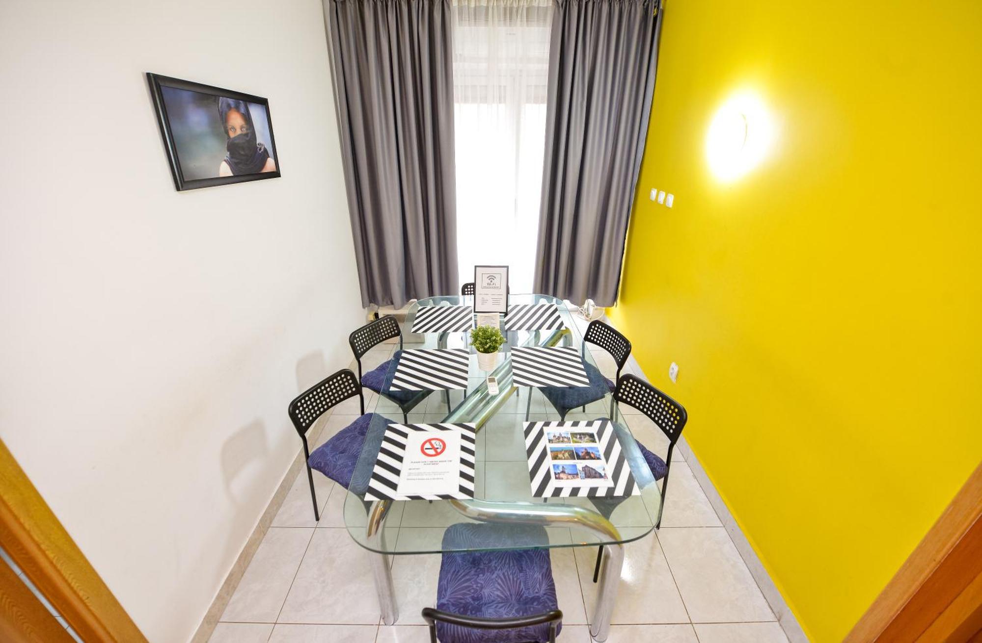 The Lincoln Suites - Central Shabbat Friendly Apartments Boekarest Buitenkant foto