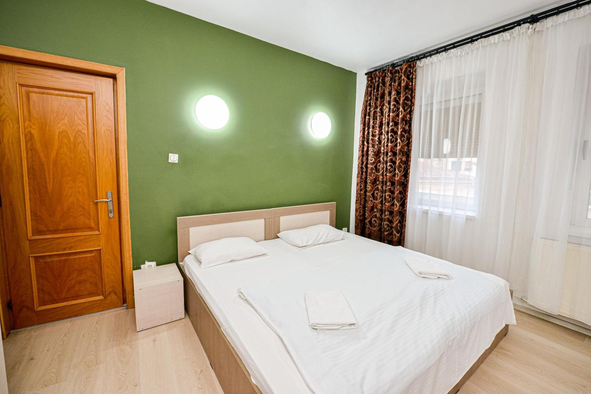 The Lincoln Suites - Central Shabbat Friendly Apartments Boekarest Buitenkant foto