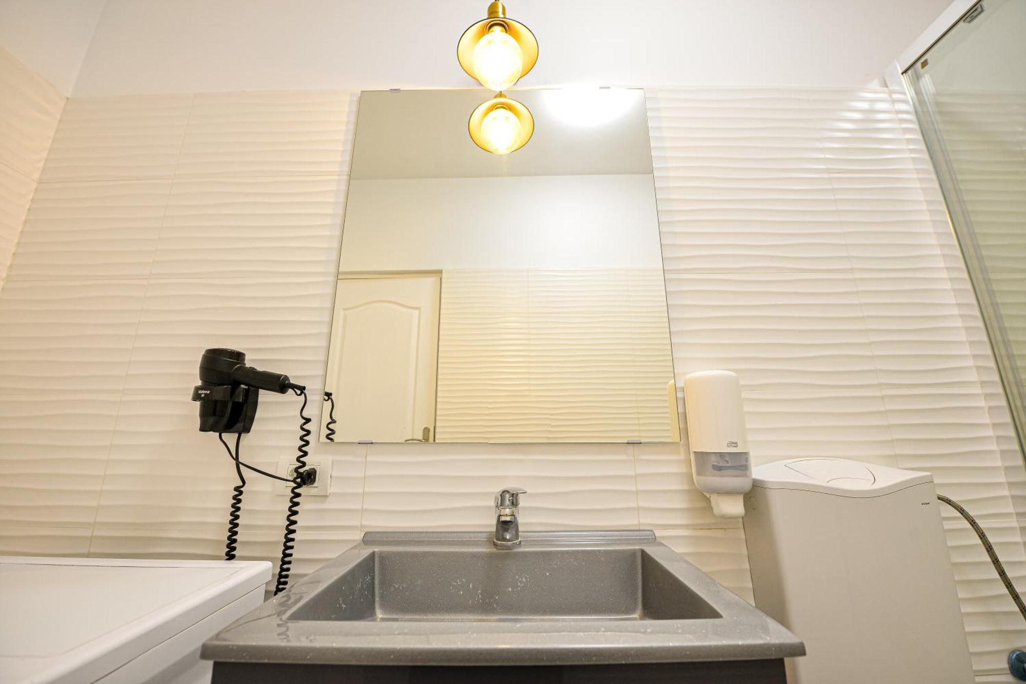 The Lincoln Suites - Central Shabbat Friendly Apartments Boekarest Buitenkant foto