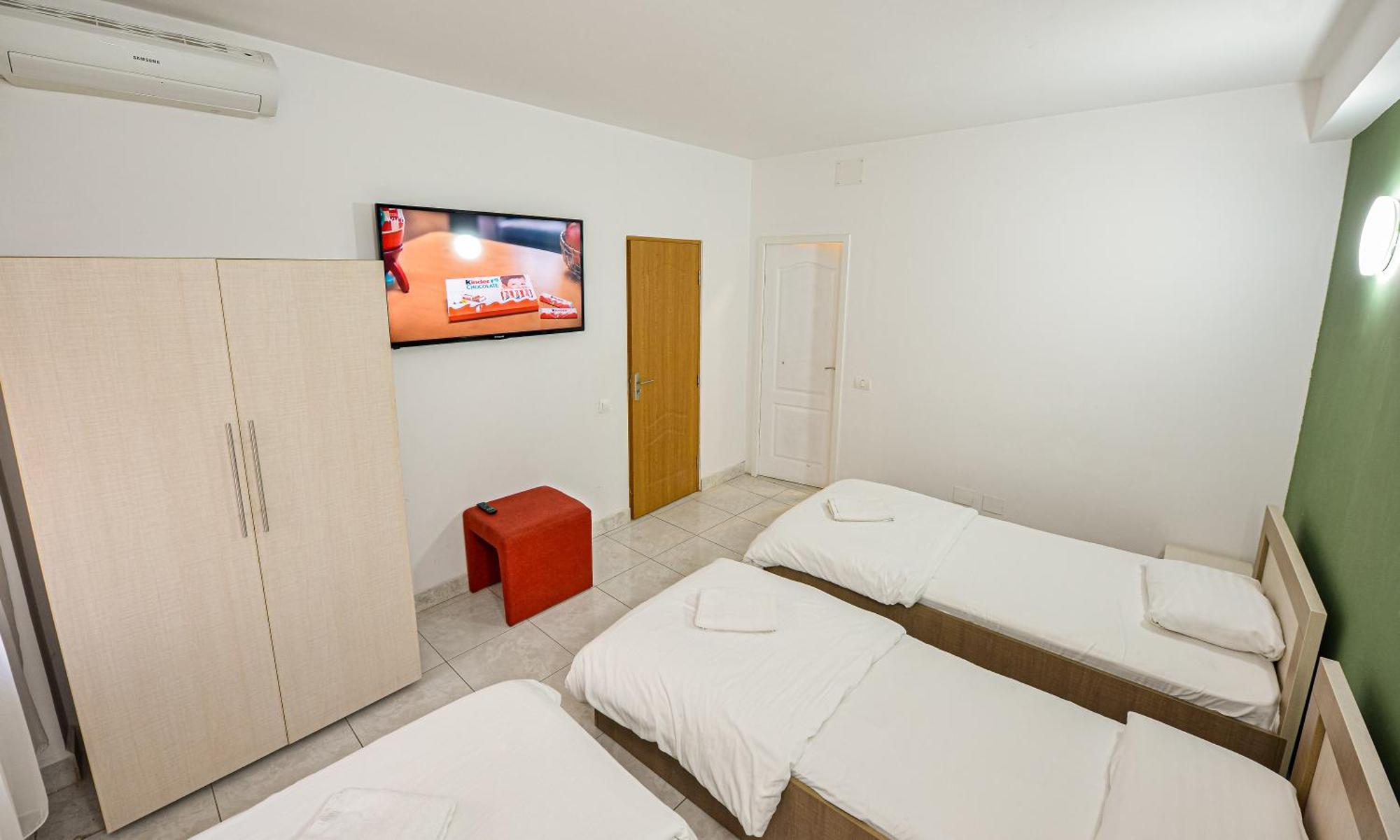 The Lincoln Suites - Central Shabbat Friendly Apartments Boekarest Buitenkant foto