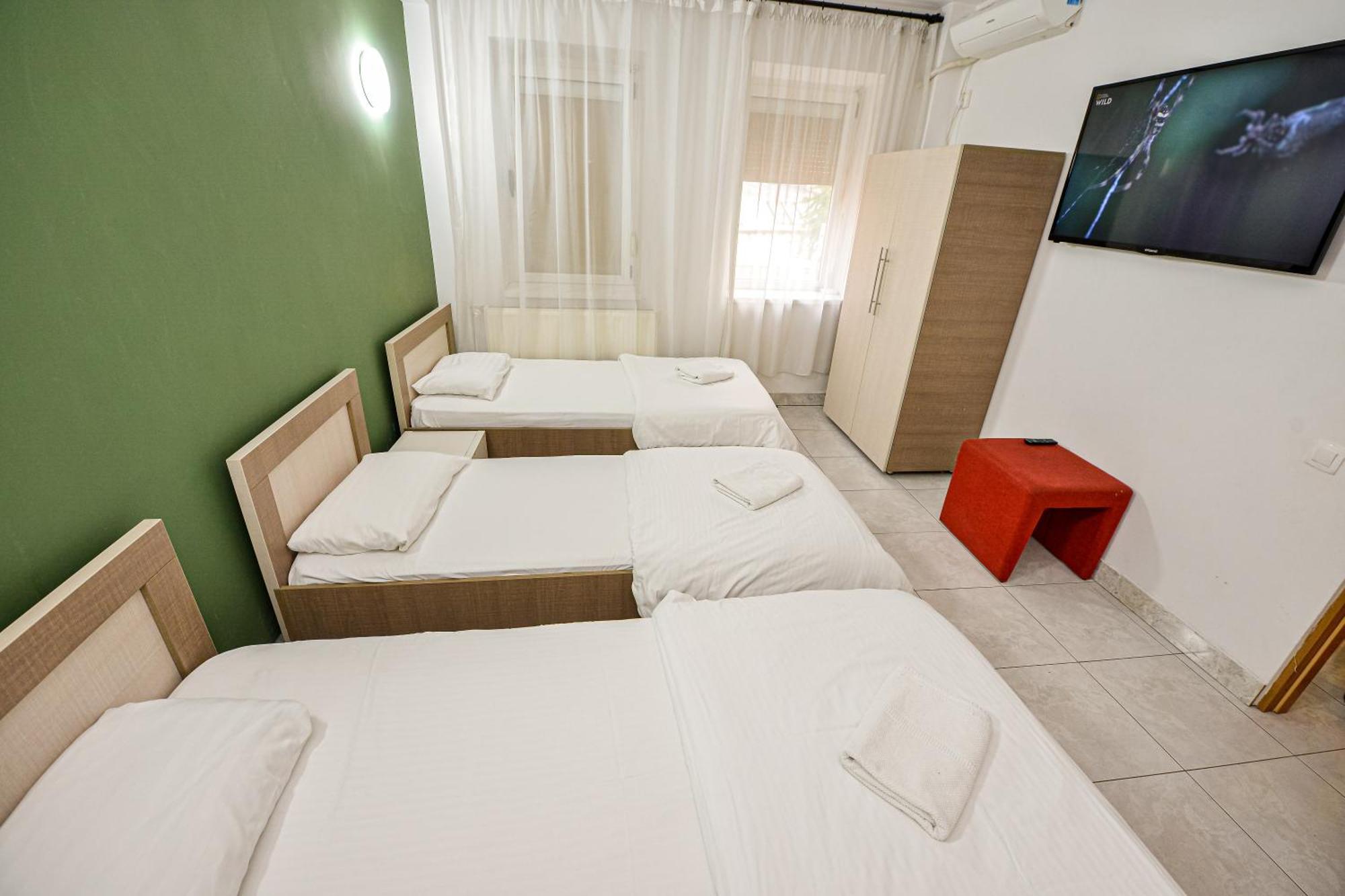 The Lincoln Suites - Central Shabbat Friendly Apartments Boekarest Buitenkant foto