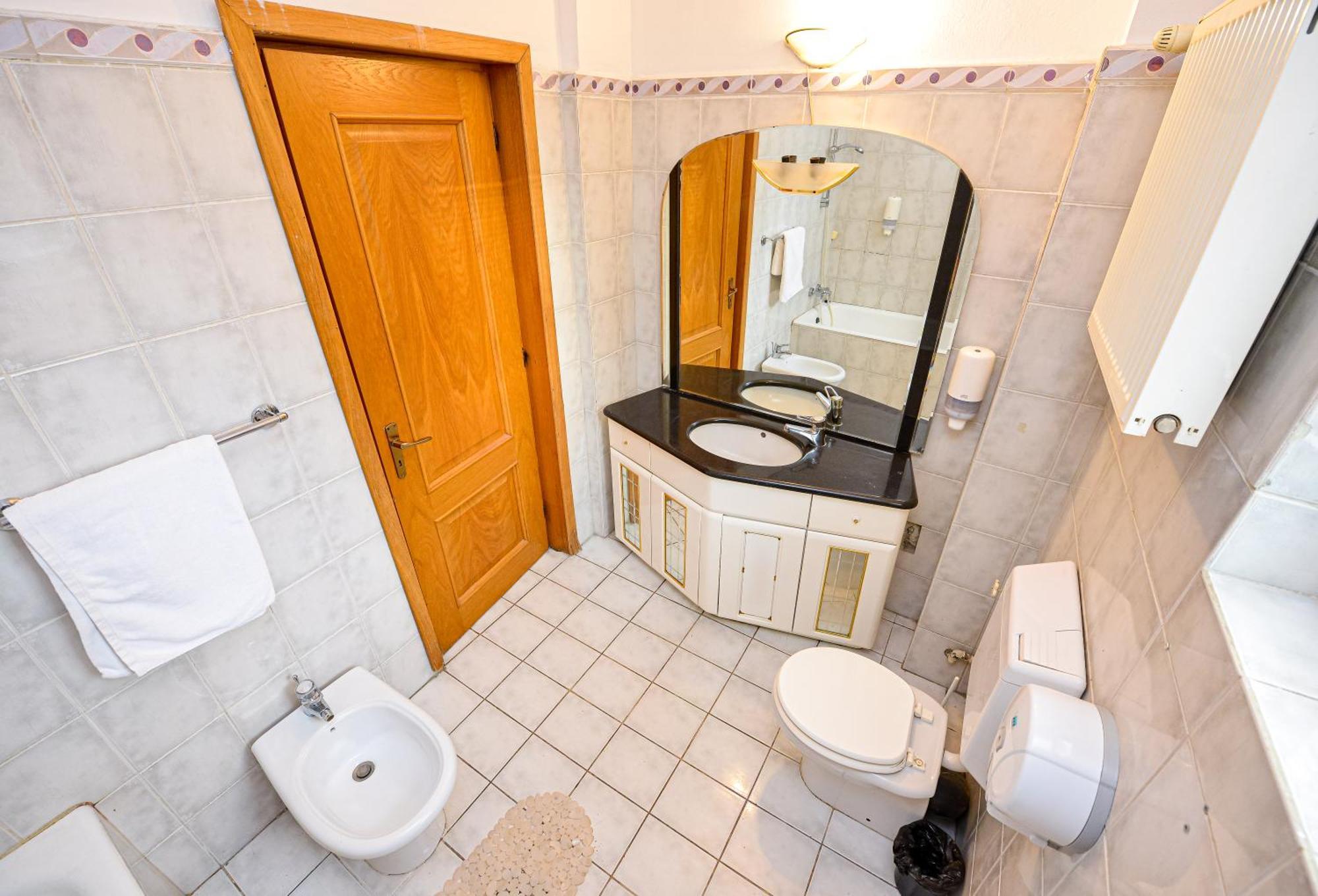 The Lincoln Suites - Central Shabbat Friendly Apartments Boekarest Buitenkant foto