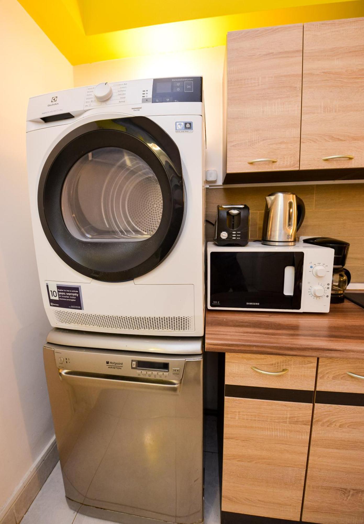 The Lincoln Suites - Central Shabbat Friendly Apartments Boekarest Buitenkant foto